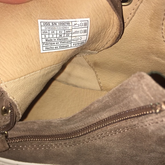 UGG BOOTIES - Picture 5 of 7